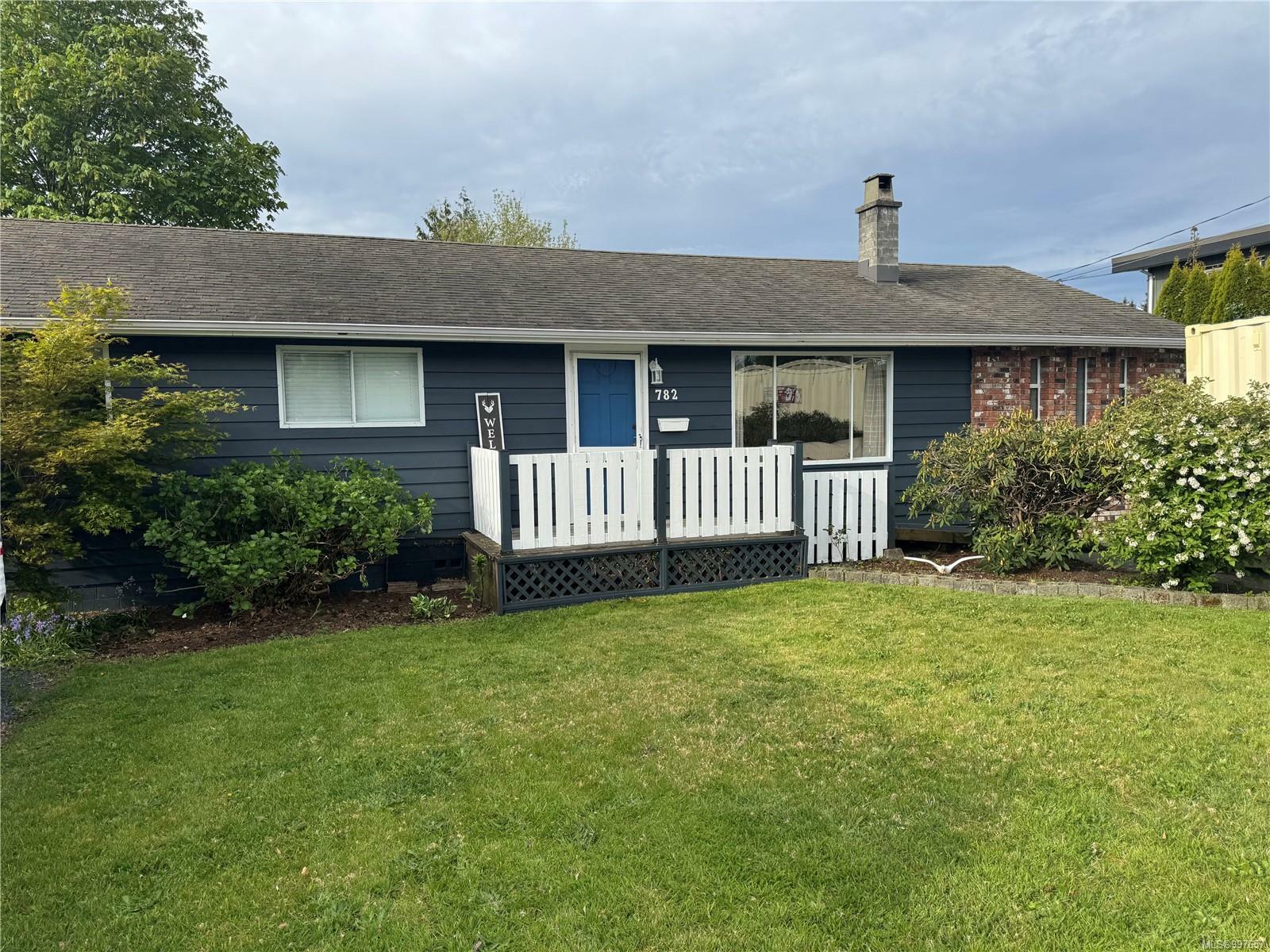 Photo de la propriété: 782 Marina Rd BC V9W 1X4