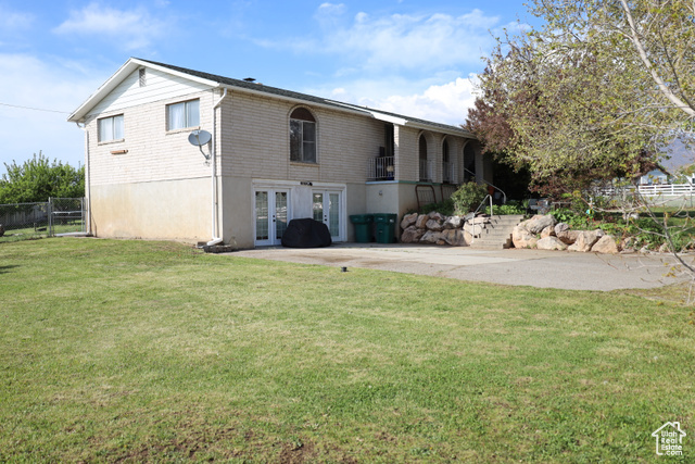 Property Photo: 983 E Antelope Dr N UT 84040