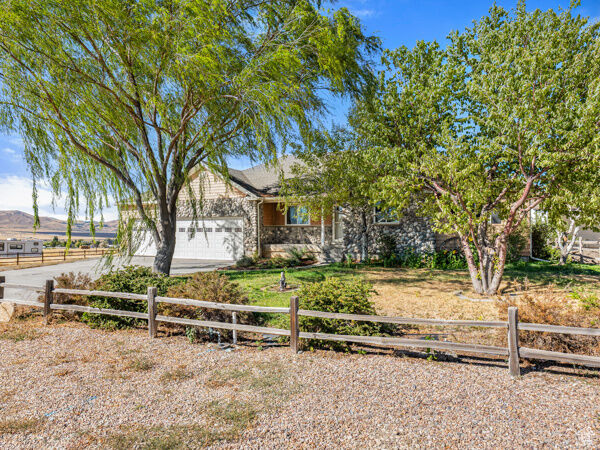 Property Photo: 565 E Platt Ln 1 UT 84645