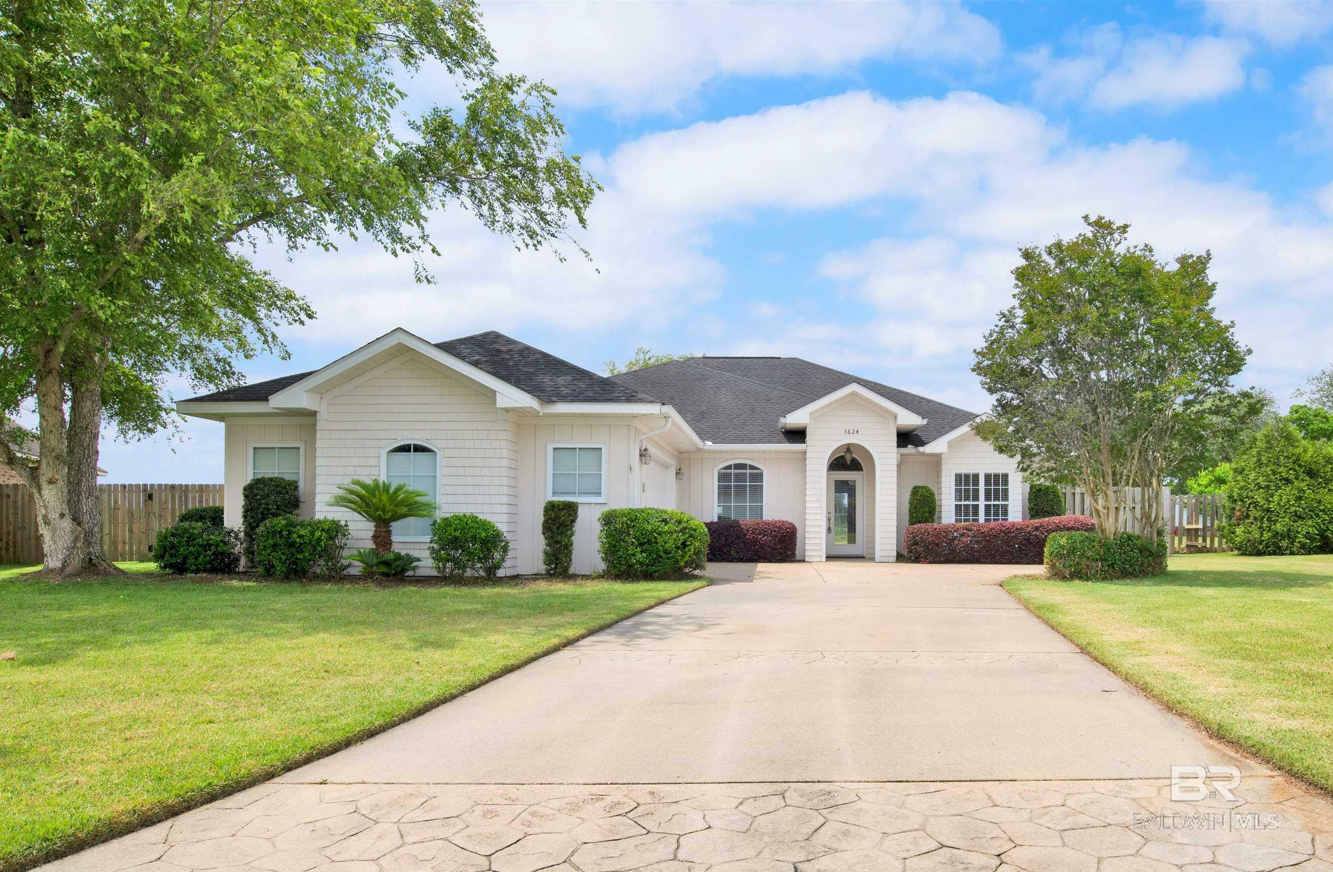 Property Photo: 3624 Ancient Oaks Circle AL 36542