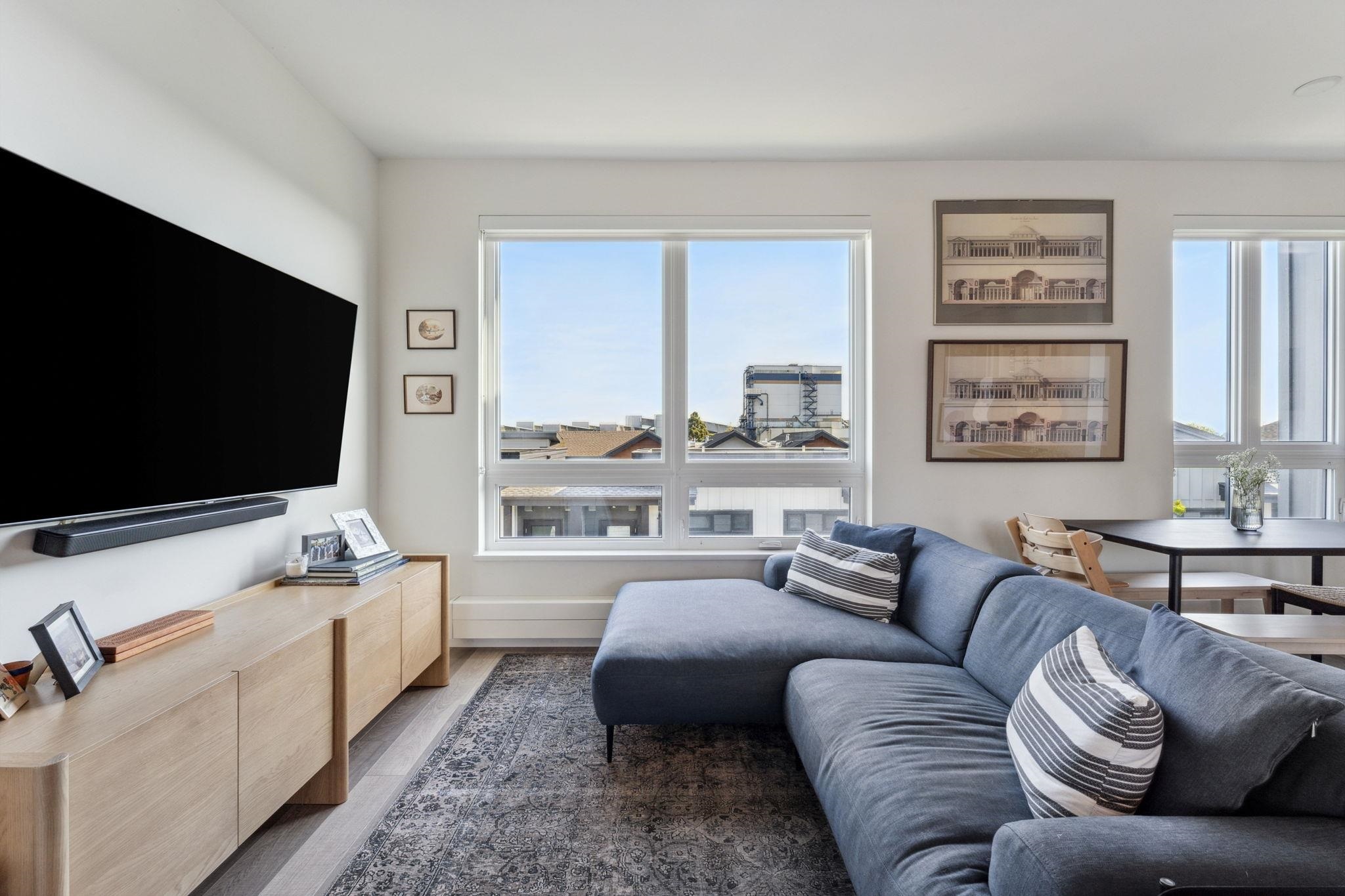 Property Photo: 525 E 2nd Street 425 BC V7L 1E1