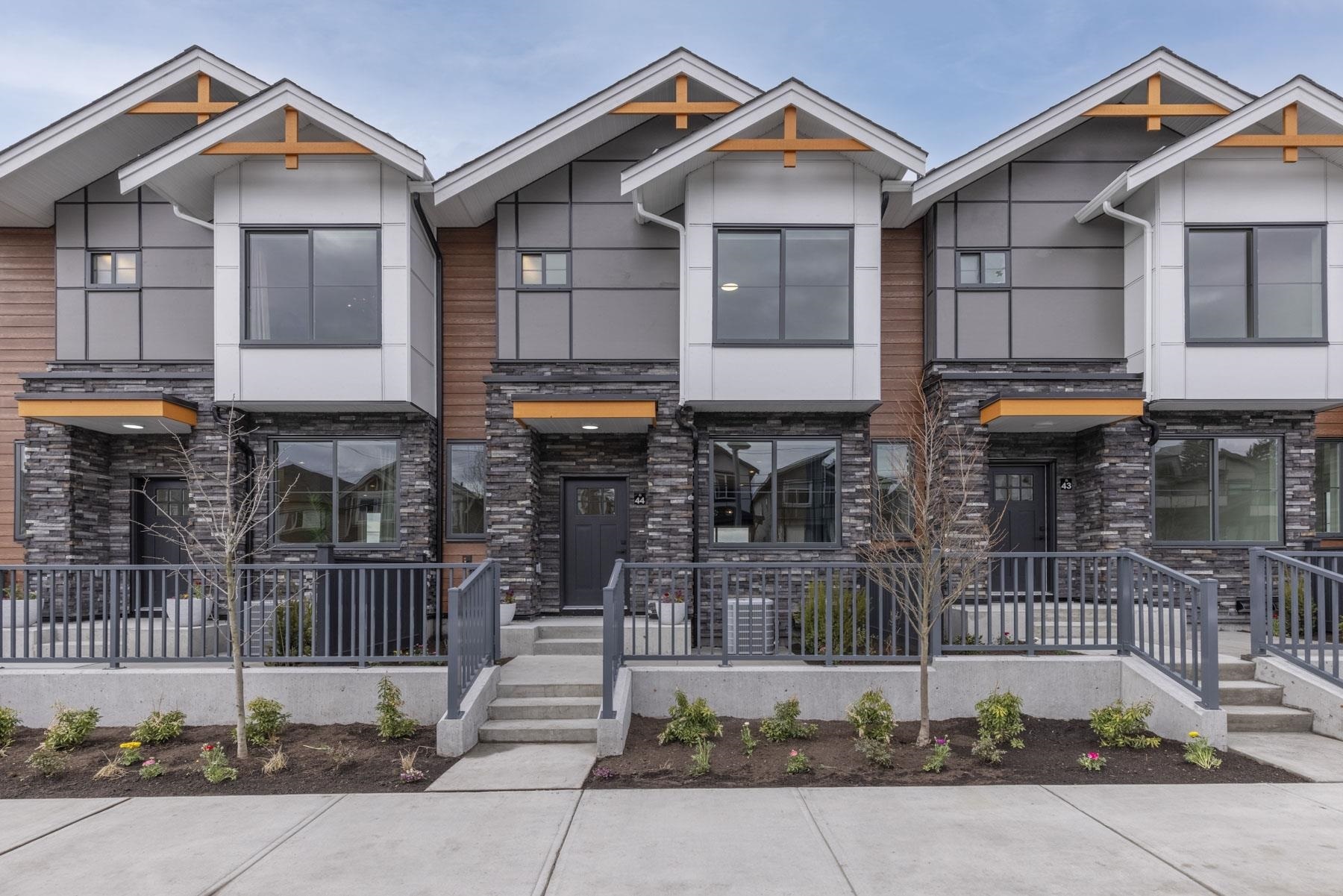 Property Photo: 6035 141 Street 39 BC V3X 0G1
