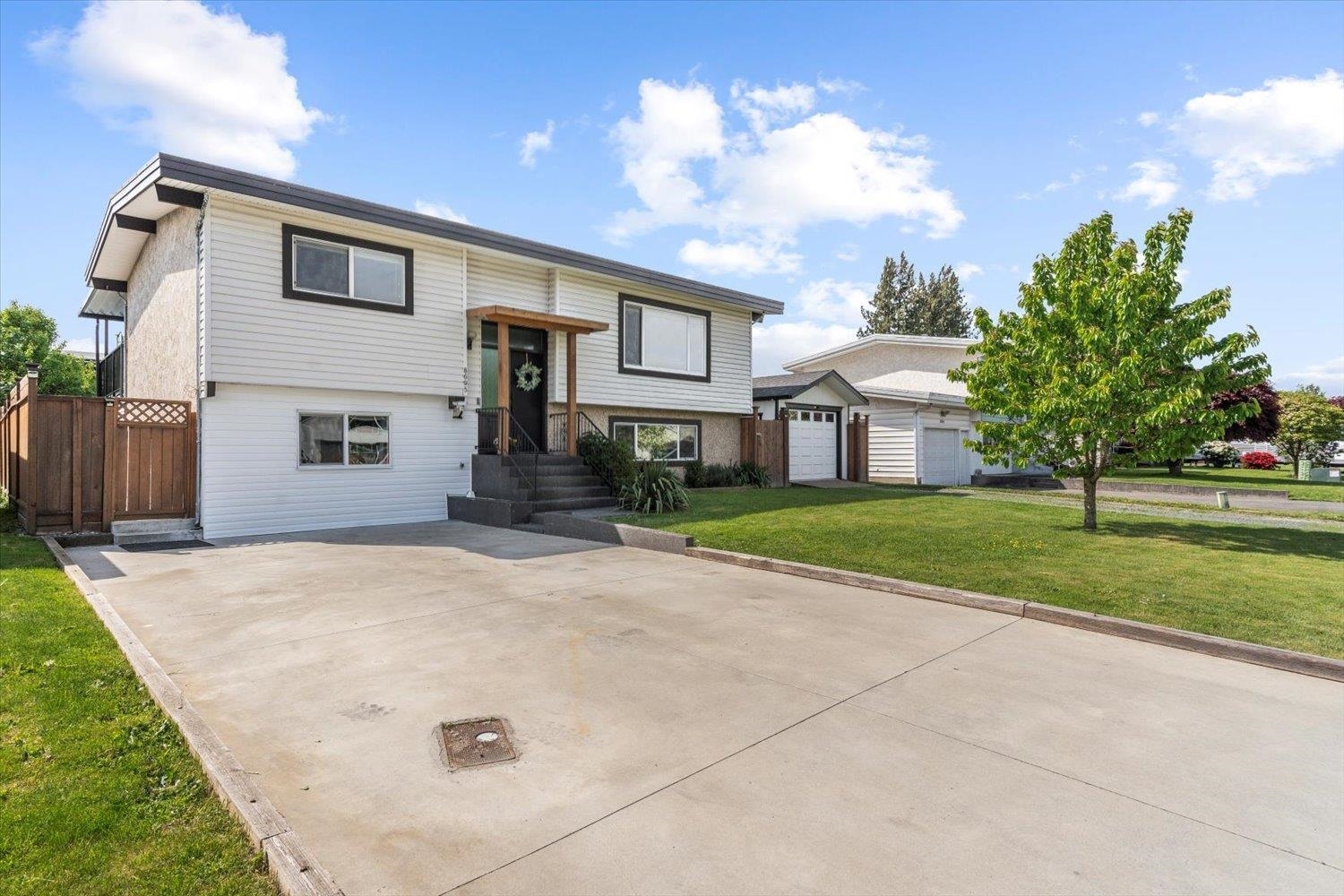 Photo de la propriété: 8695 Baker Drive BC V2P 7A3