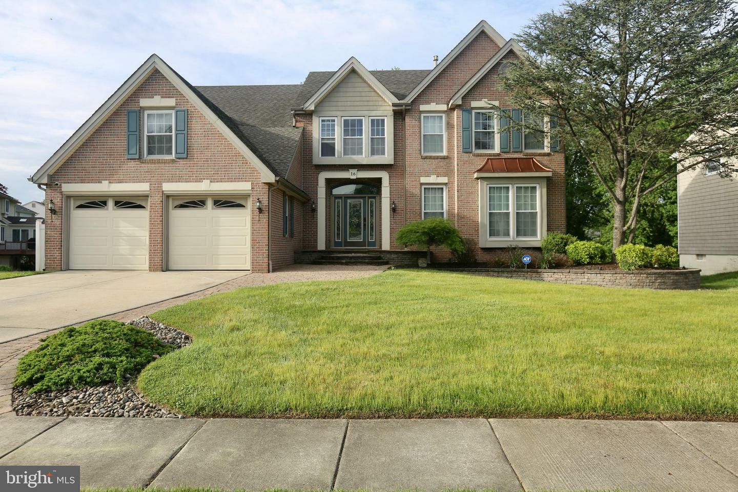 Property Photo: 16 Cotswold Way NJ 08080