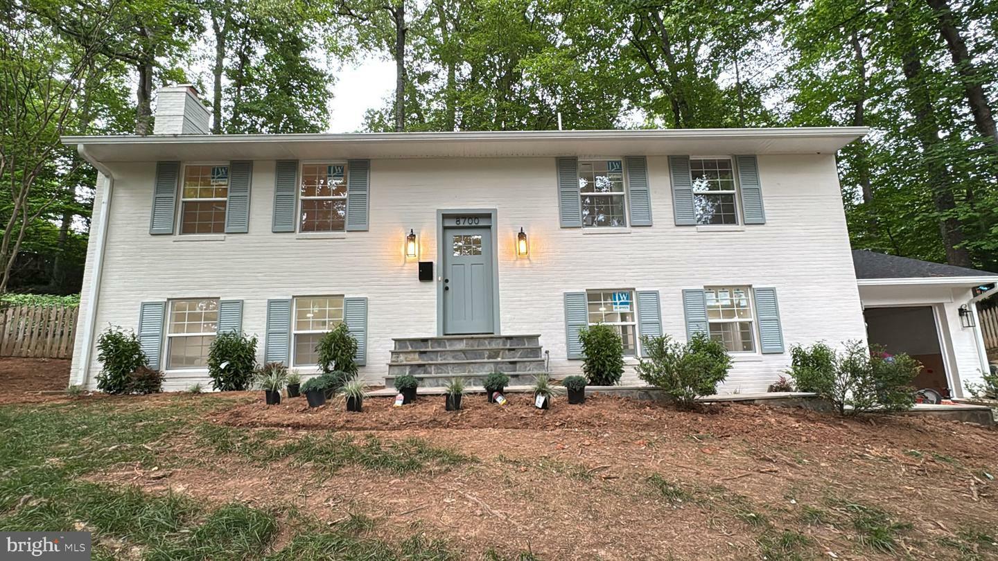 Property Photo:  8700 Rosedale Lane  VA 22003 