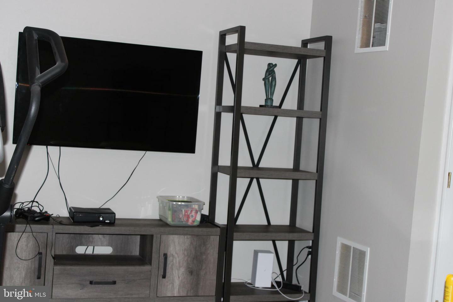Property Photo: 14186 Hunters Run Way VA 20155