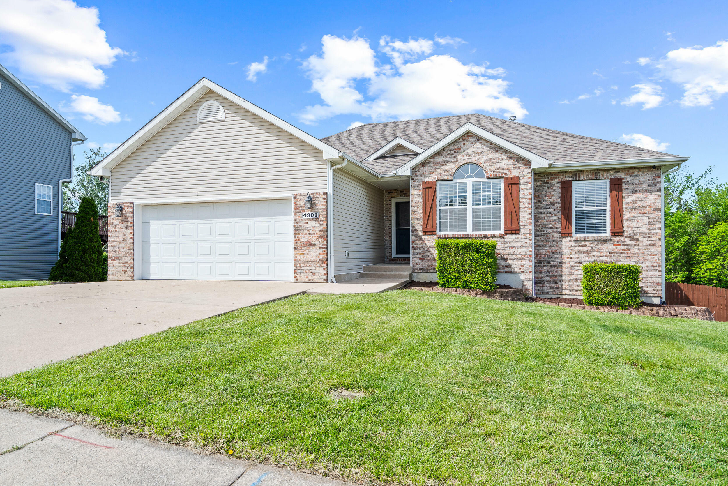 Property Photo: 4901 Lillian Dr MO 65202