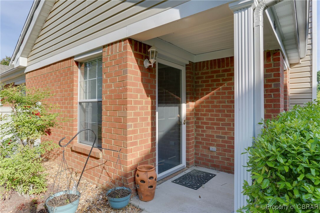 Property Photo: 304 Westgate Circle VA 23185