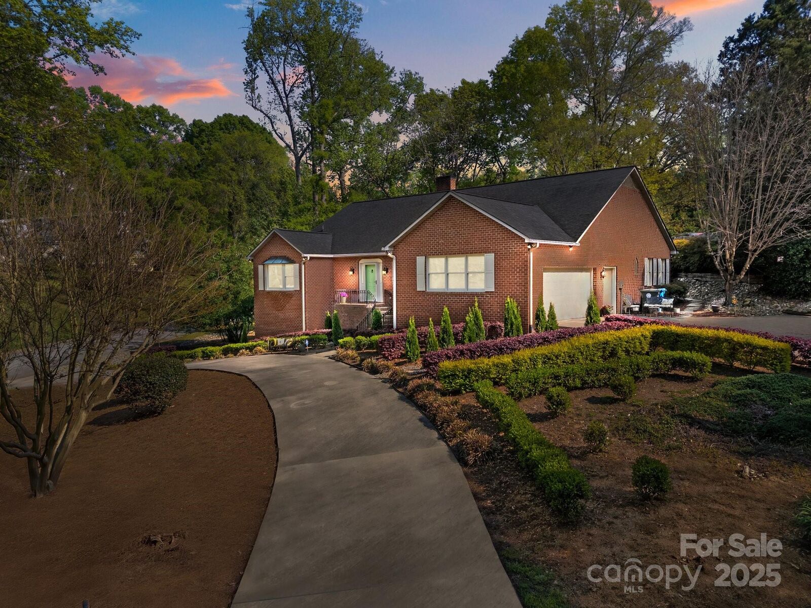 Property Photo:  961 Confederate Avenue  NC 28144