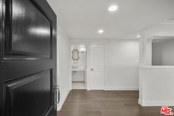 Property Photo: 3361 Scadlock Ln CA 91403