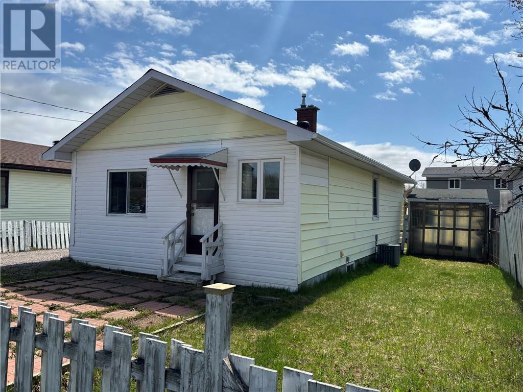 Photo de la propriété: 417 Granite Street ON P3C 2N8