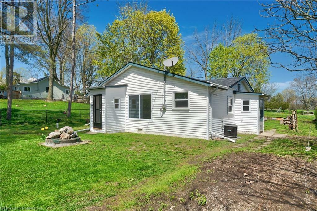 Property Photo: 14 Hilltop Drive ON N3Y 4K2