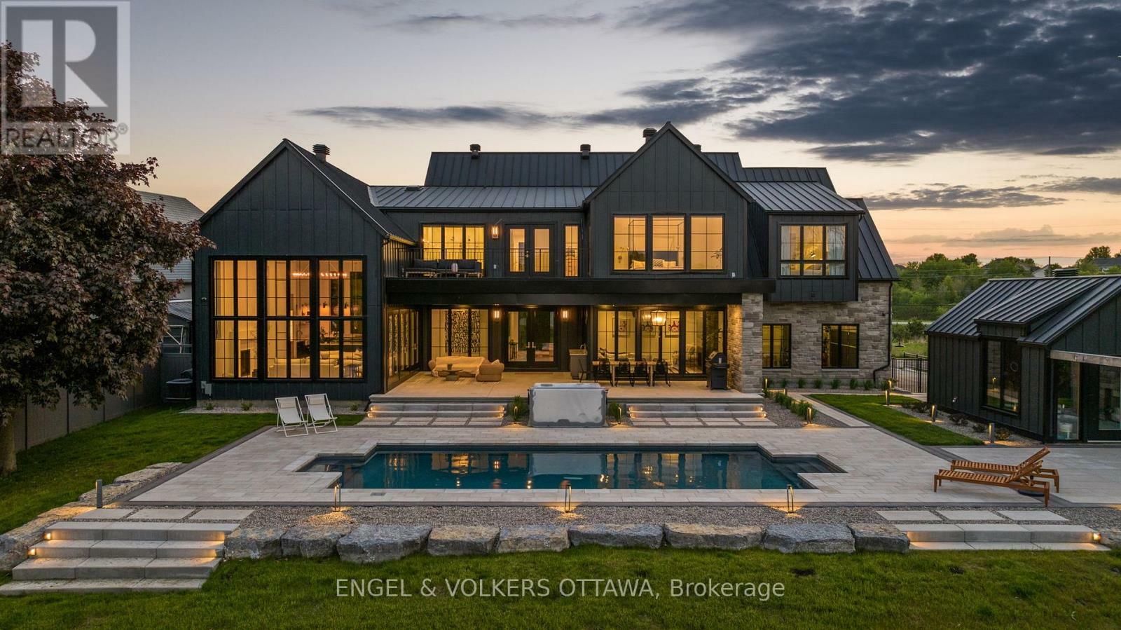 Property Photo: 39 Winding Way ON K2C 3H1