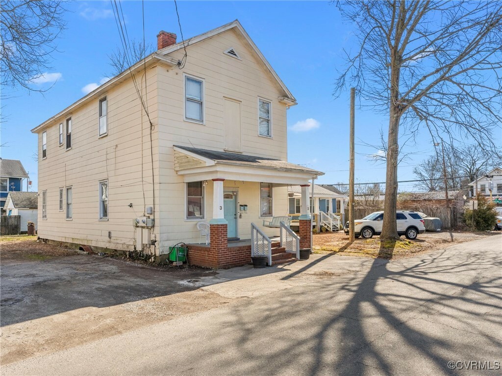 Property Photo: 3 N Daisy Avenue VA 23075