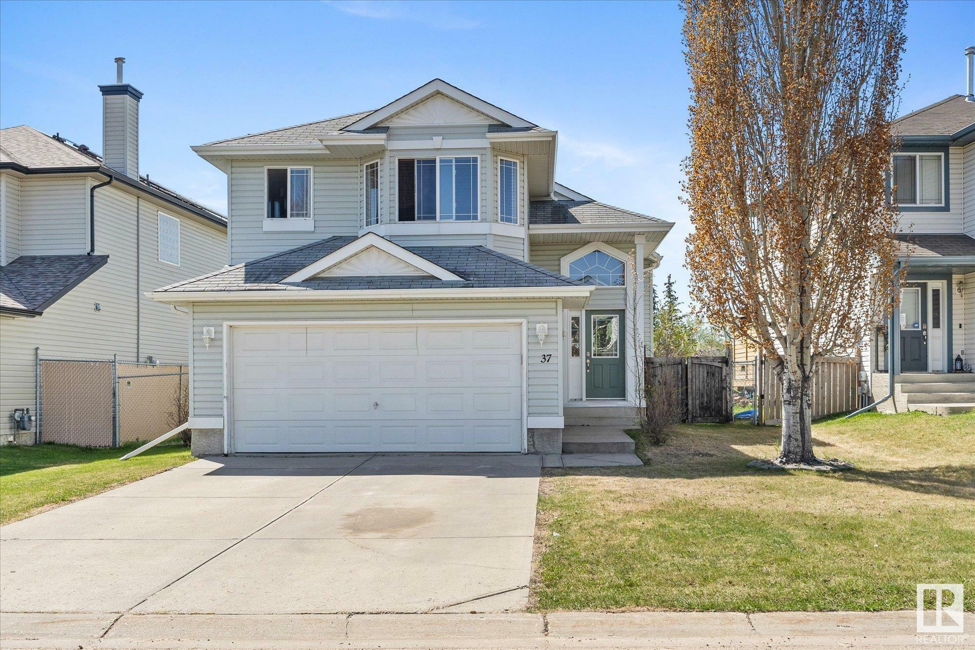 Property Photo: 37 Heatherlands Way AB T7X 4L2