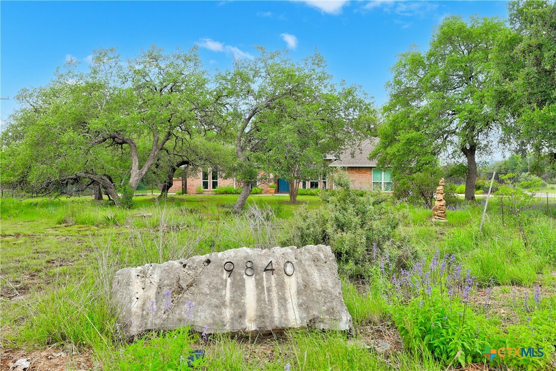Property Photo: 9840 N Live Oak Road TX 76571