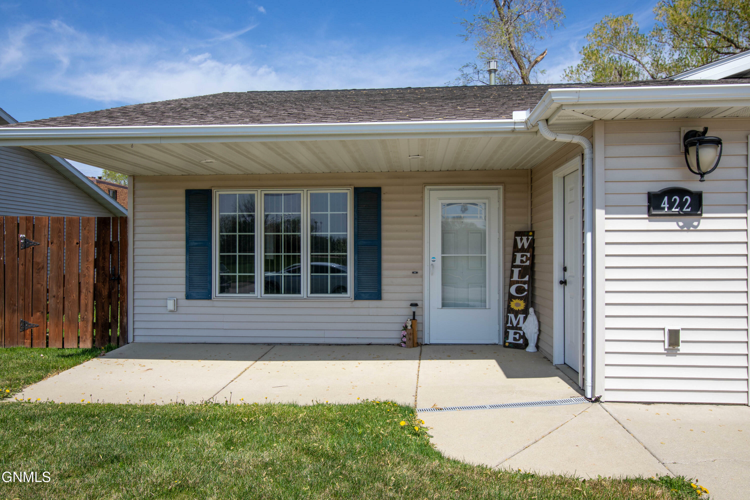 Property Photo: 422 Arbor Avenue W ND 58504