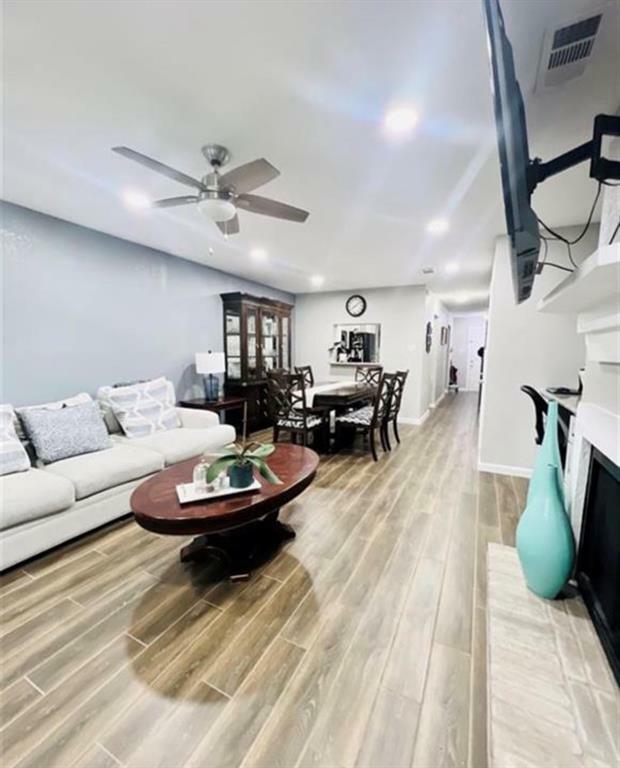 Property Photo: 2112 Greenbriar Colony Drive TX 77032
