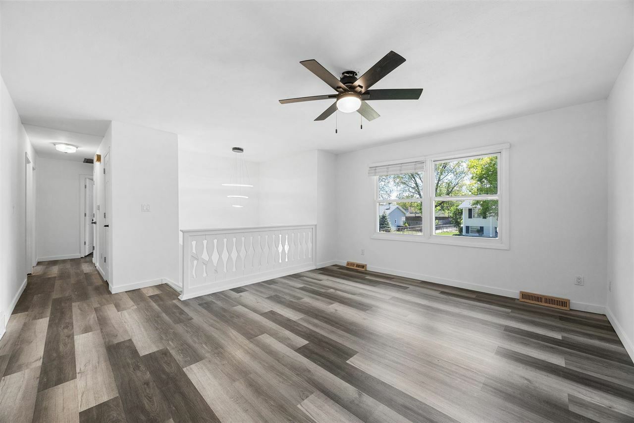 Property Photo: 1922 Grantwood Dr IA 52240