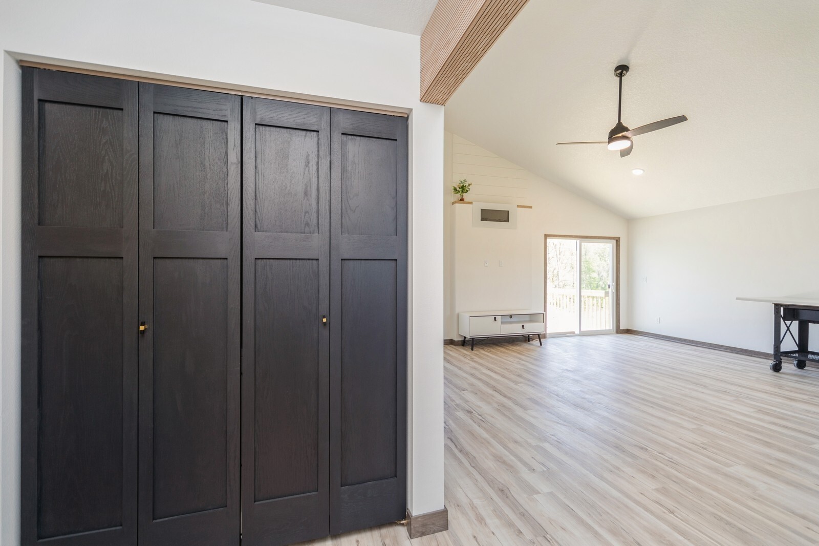 Property Photo: 4274 Grover Woods Lane IA 50317