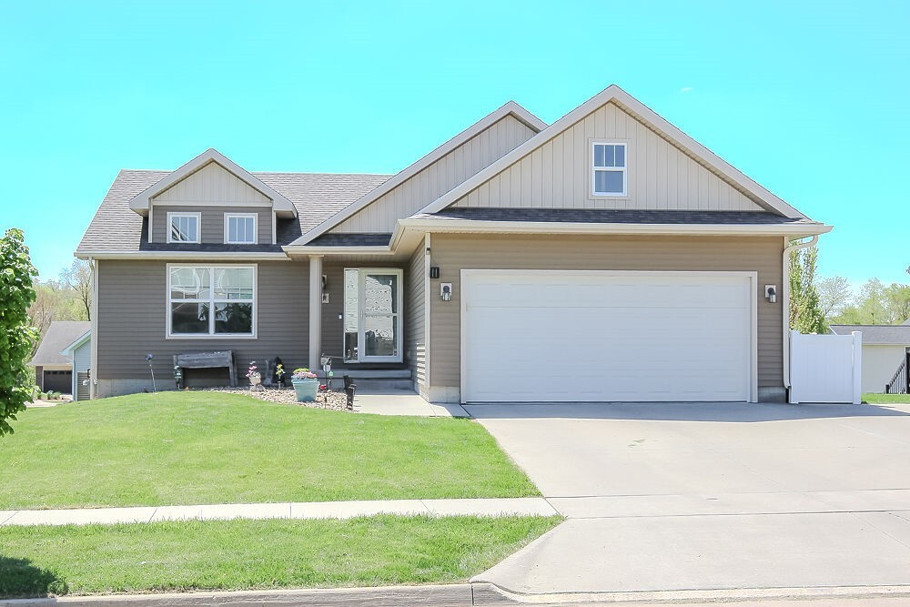 4917 Richmond Avenue  Des Moines IA 50317 photo