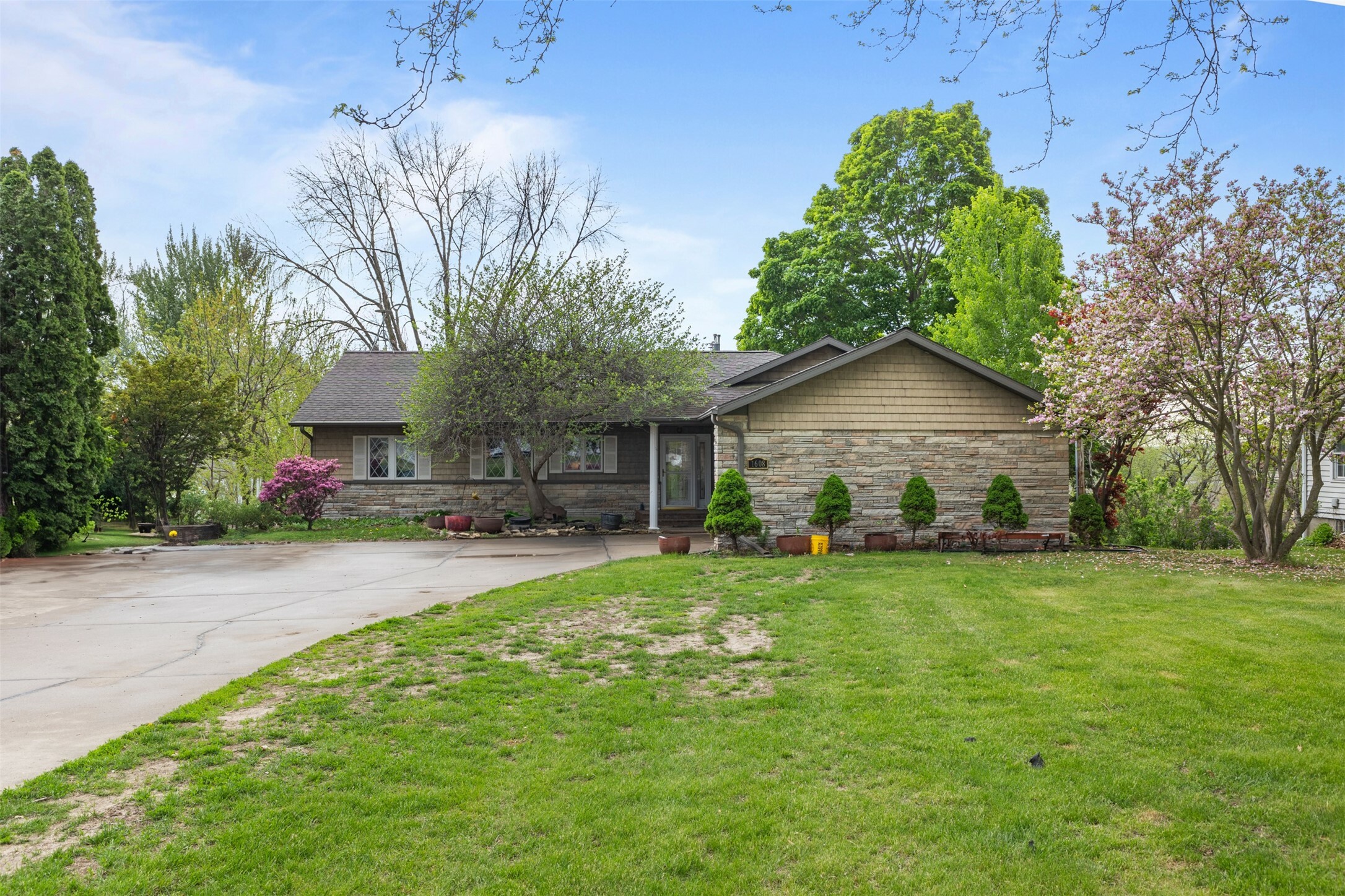1608 W Lincoln Way  Marshalltown IA 50158 photo