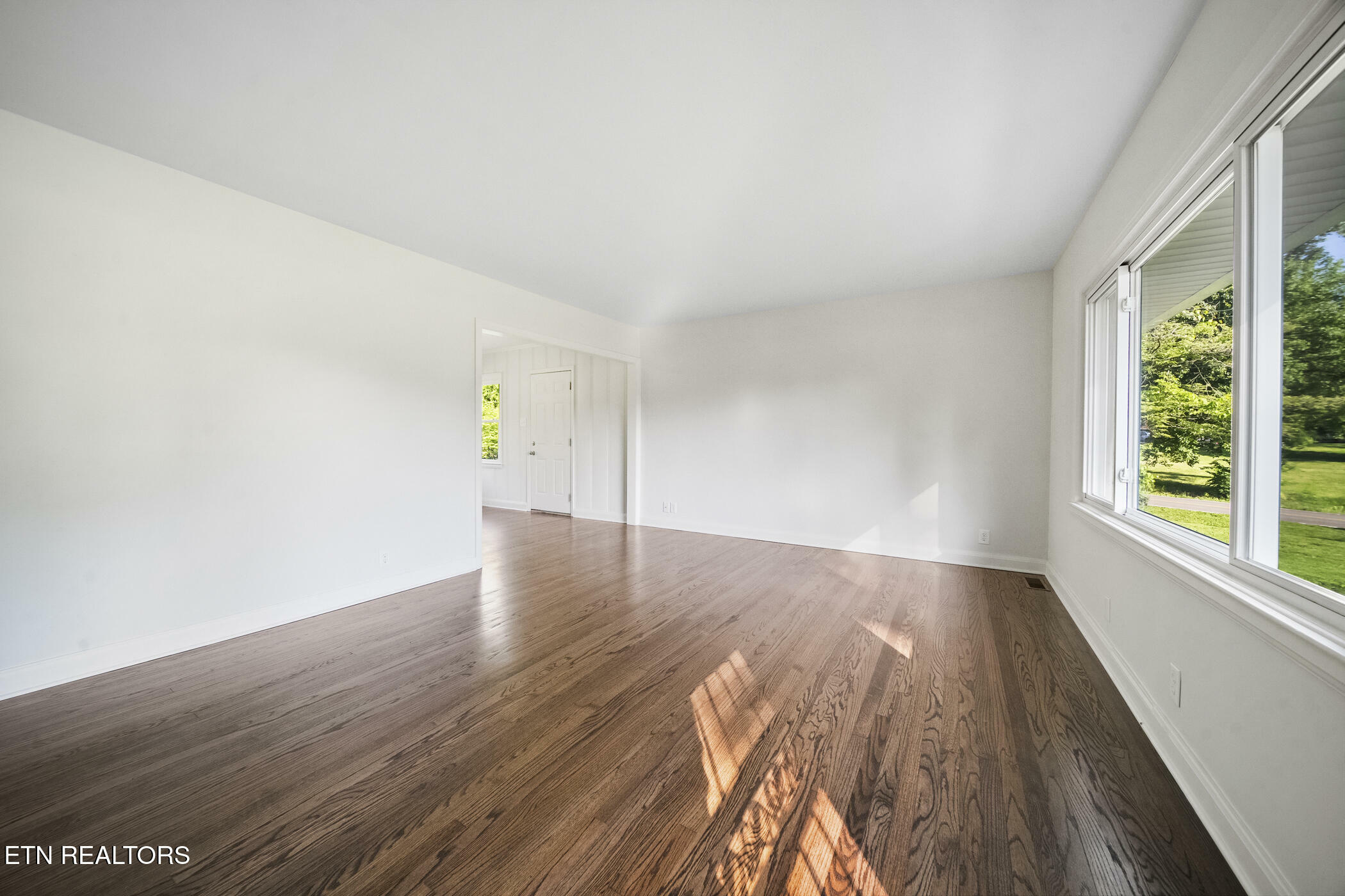 Property Photo: 908 Glenoaks Drive TN 37918