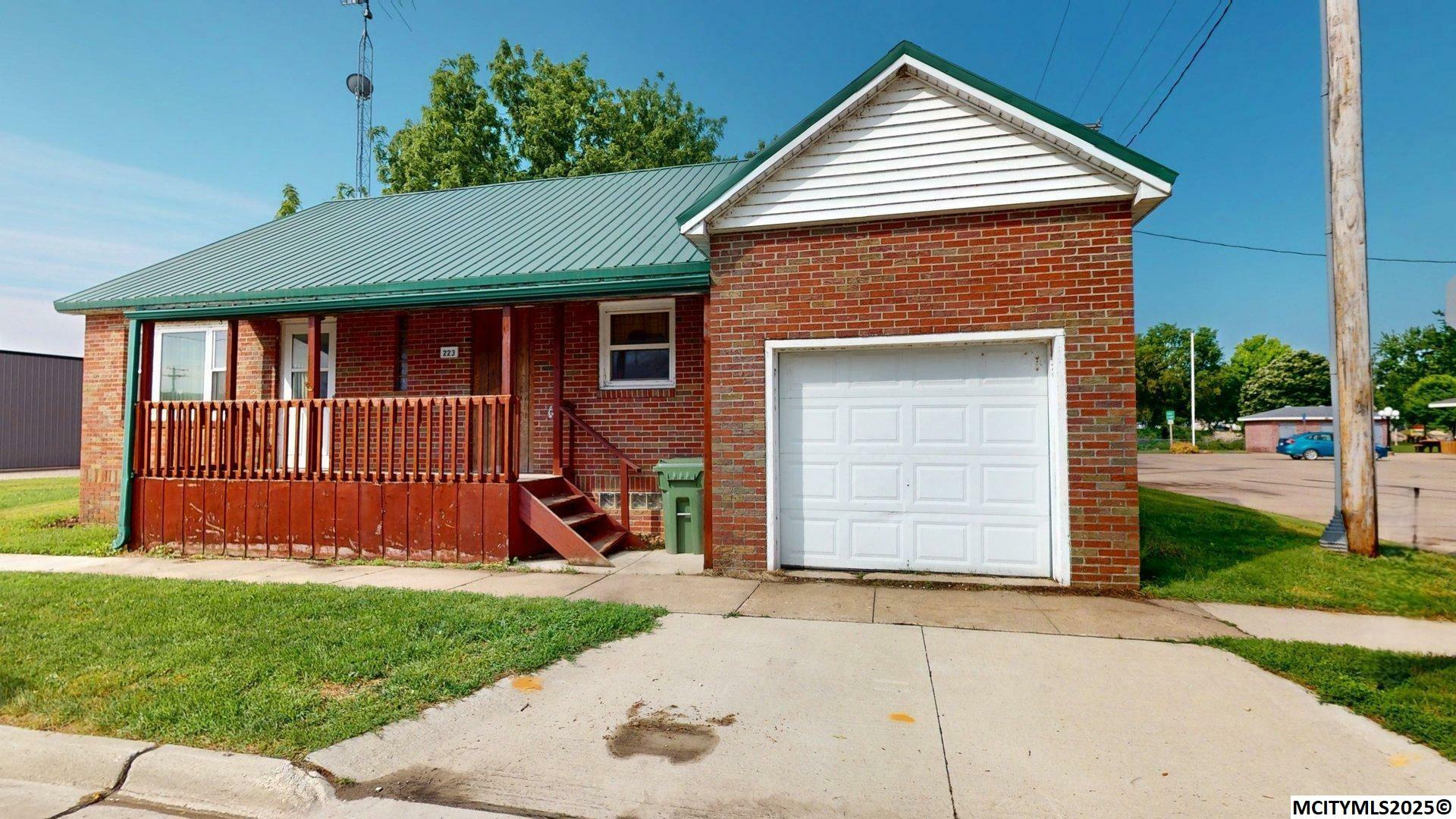 Property Photo: 223 N 1st IA 50636