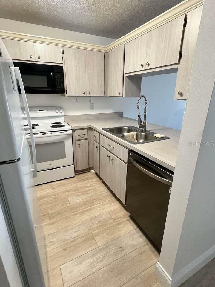 Property Photo: 39132 County Road 54 2028 FL 33542