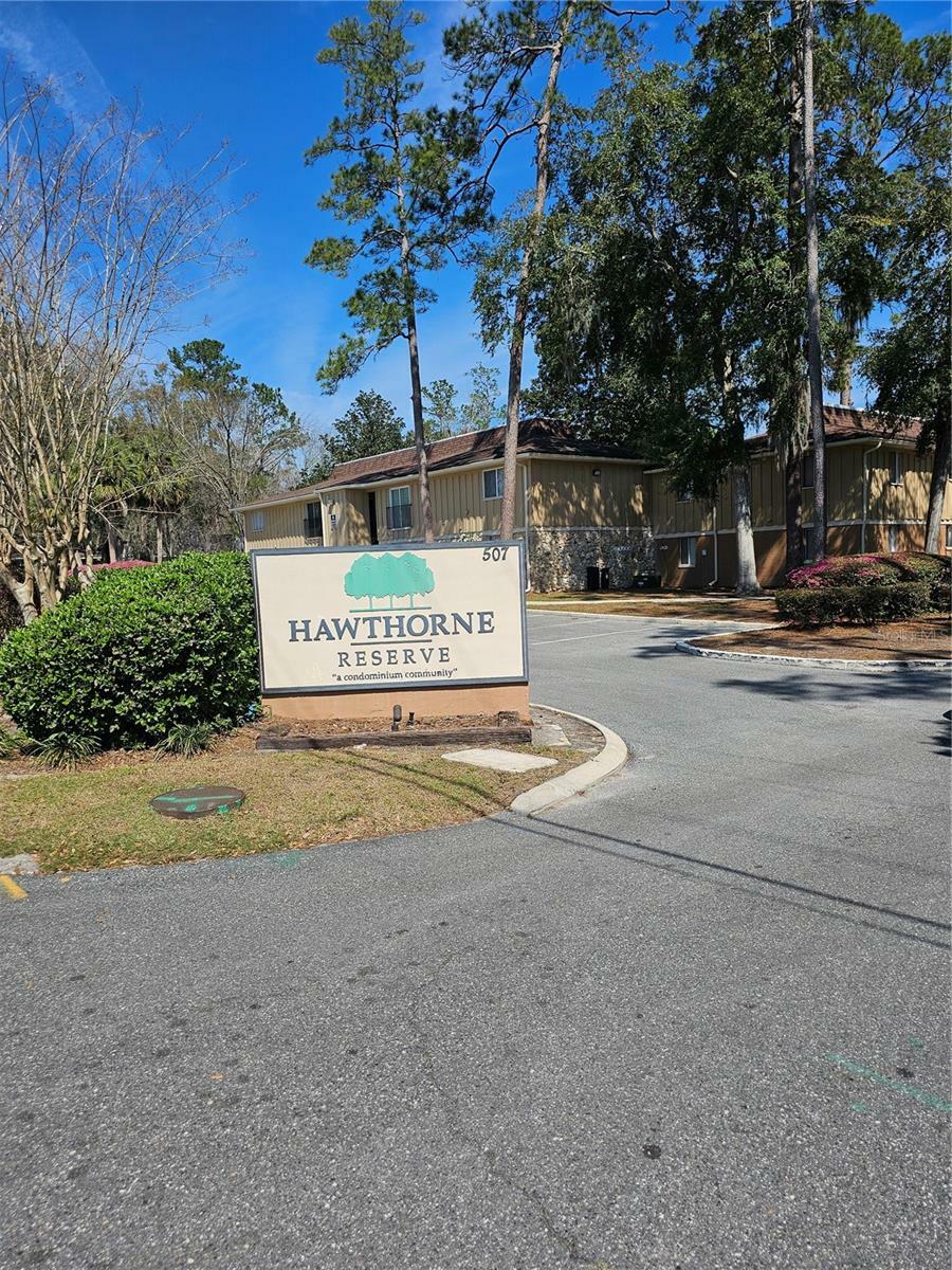Property Photo: 507 NW 39th Road 220 FL 32607