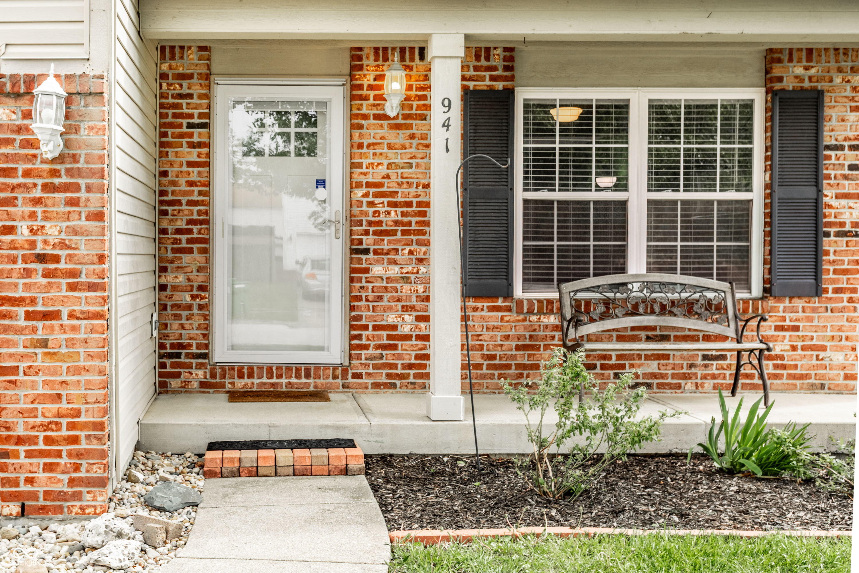 Property Photo: 941 Pine Ridge Way IN 46112