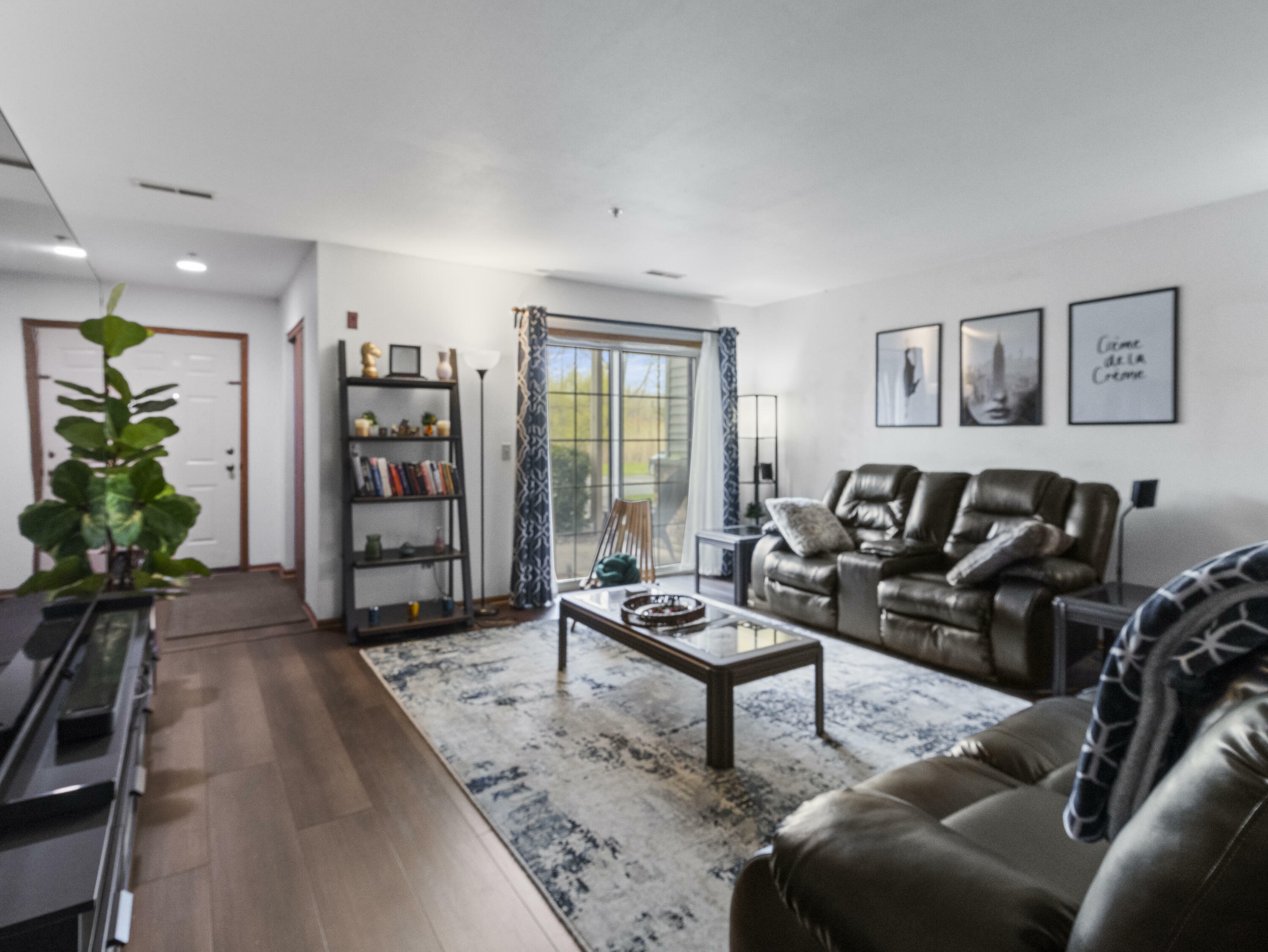 Property Photo: 3651 E Barbara Ct 11 WI 53154