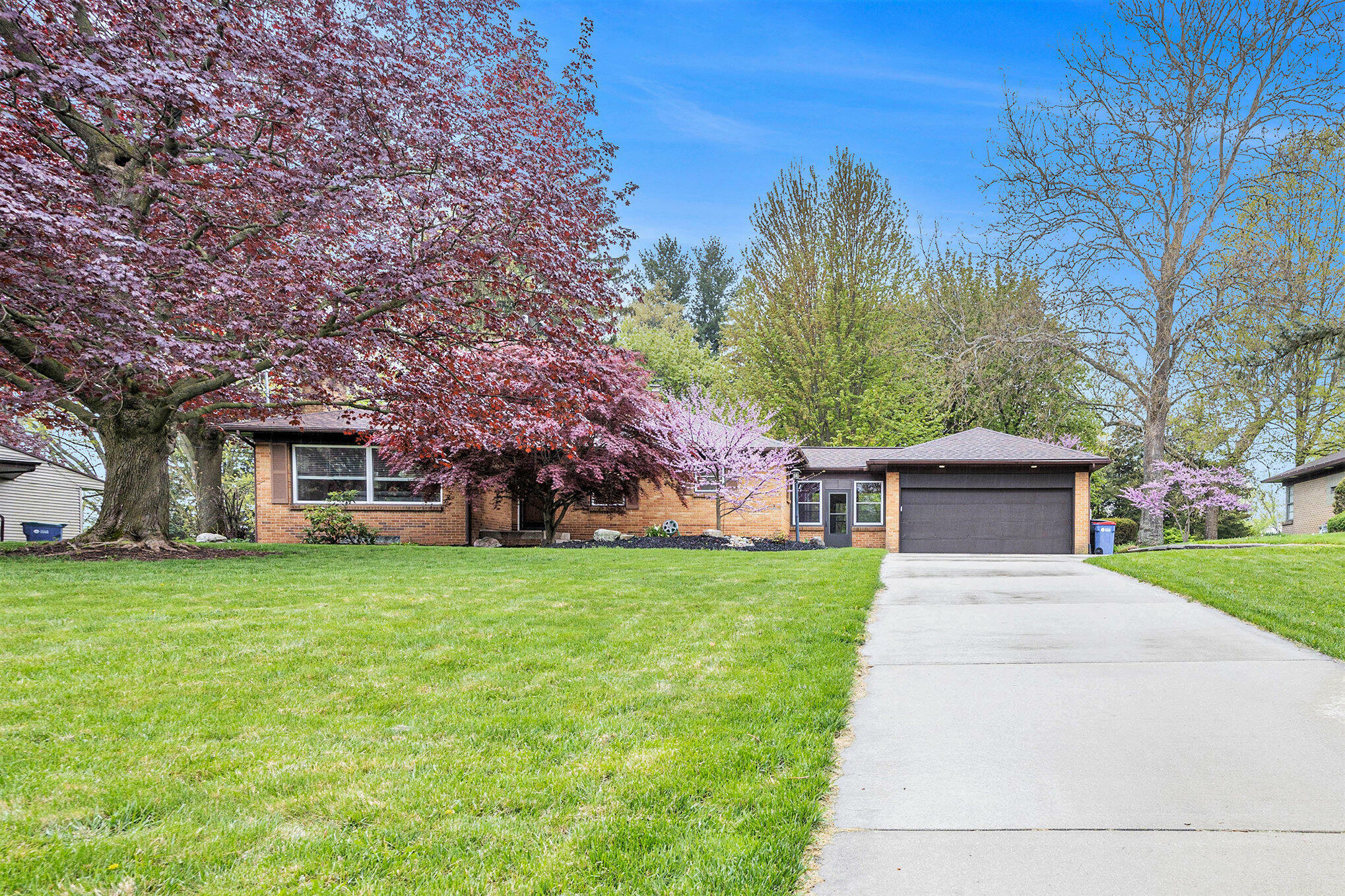 521 Oakleigh Road NW  Grand Rapids MI 49504 photo