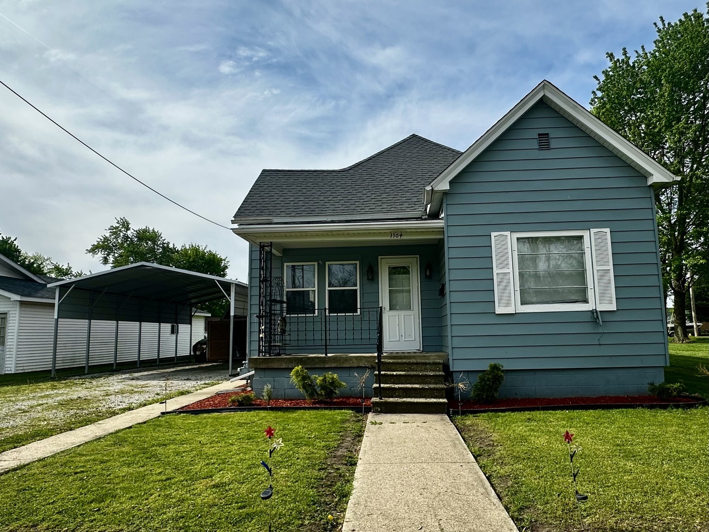 1104 E Jefferson Street  Clinton IL 61727 photo