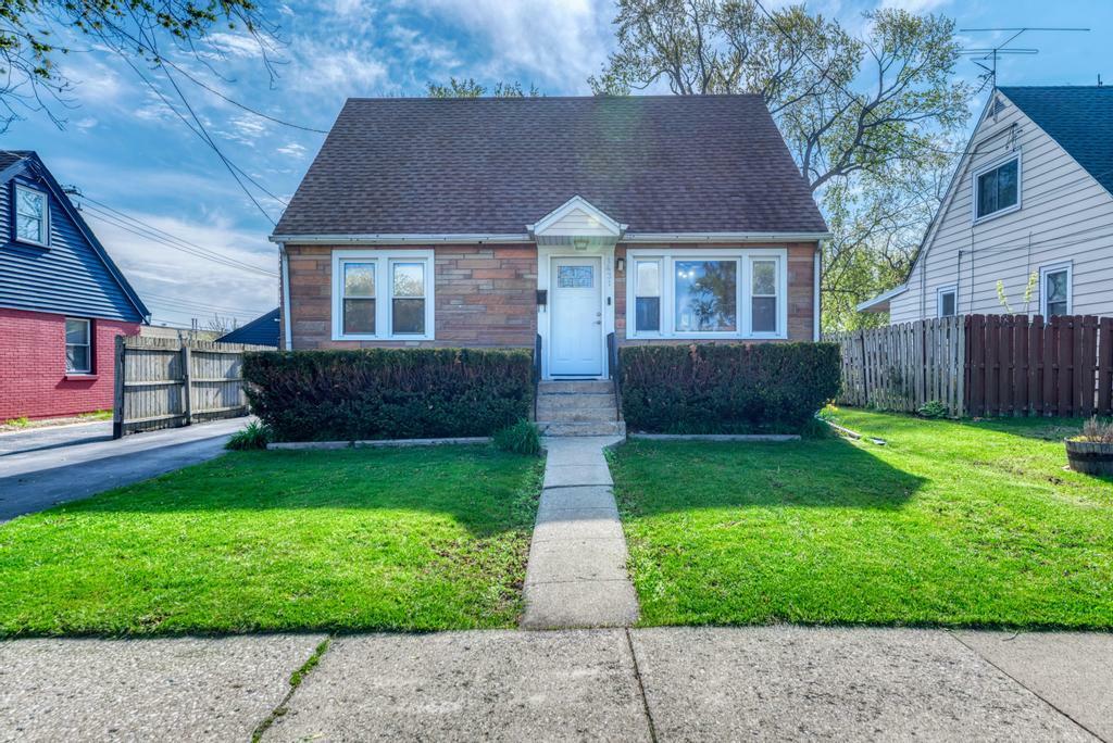 Property Photo: 1431 N Hillside Avenue IL 60163