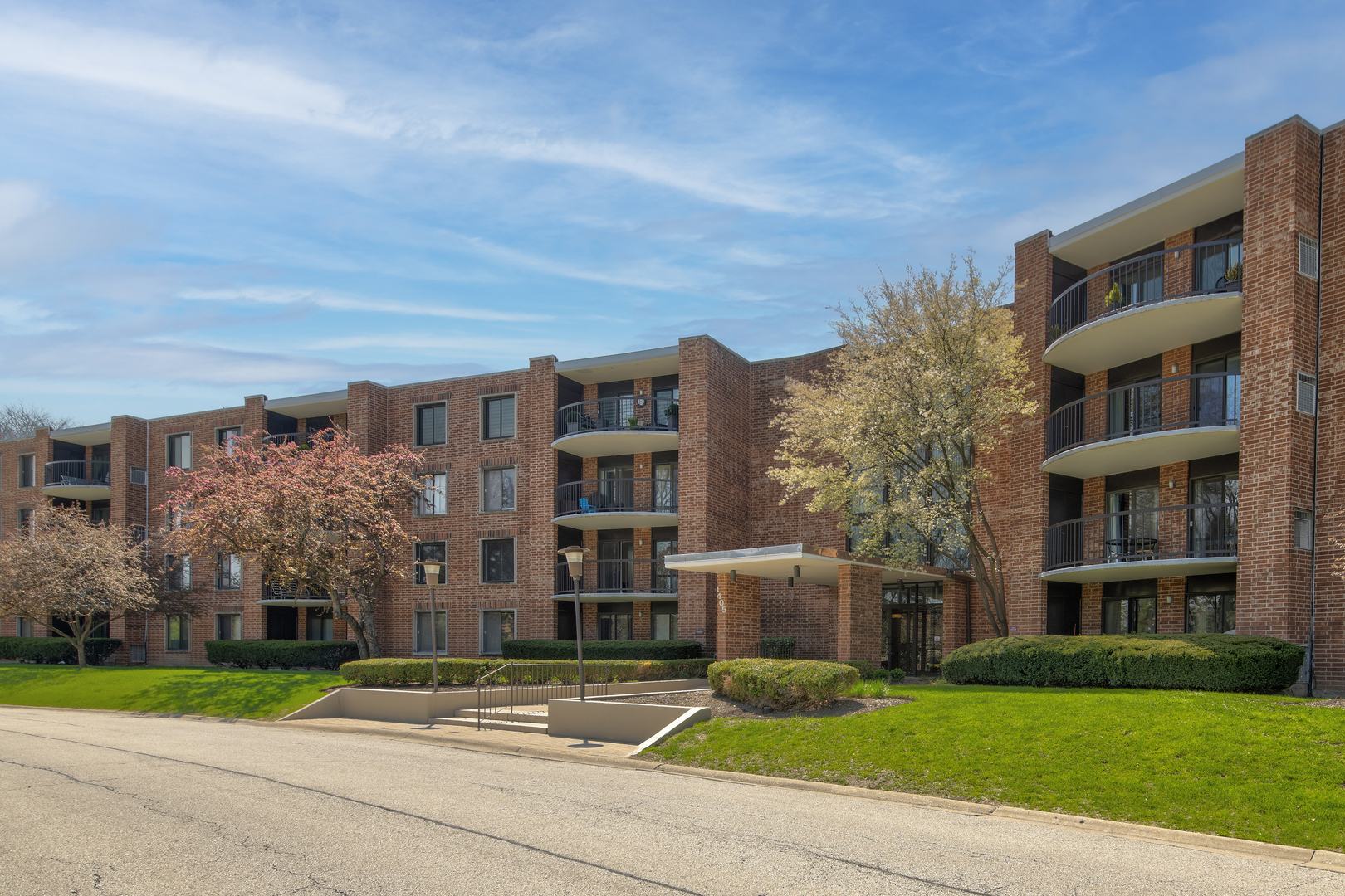 Property Photo: 1405 E Central Road 316B IL 60005