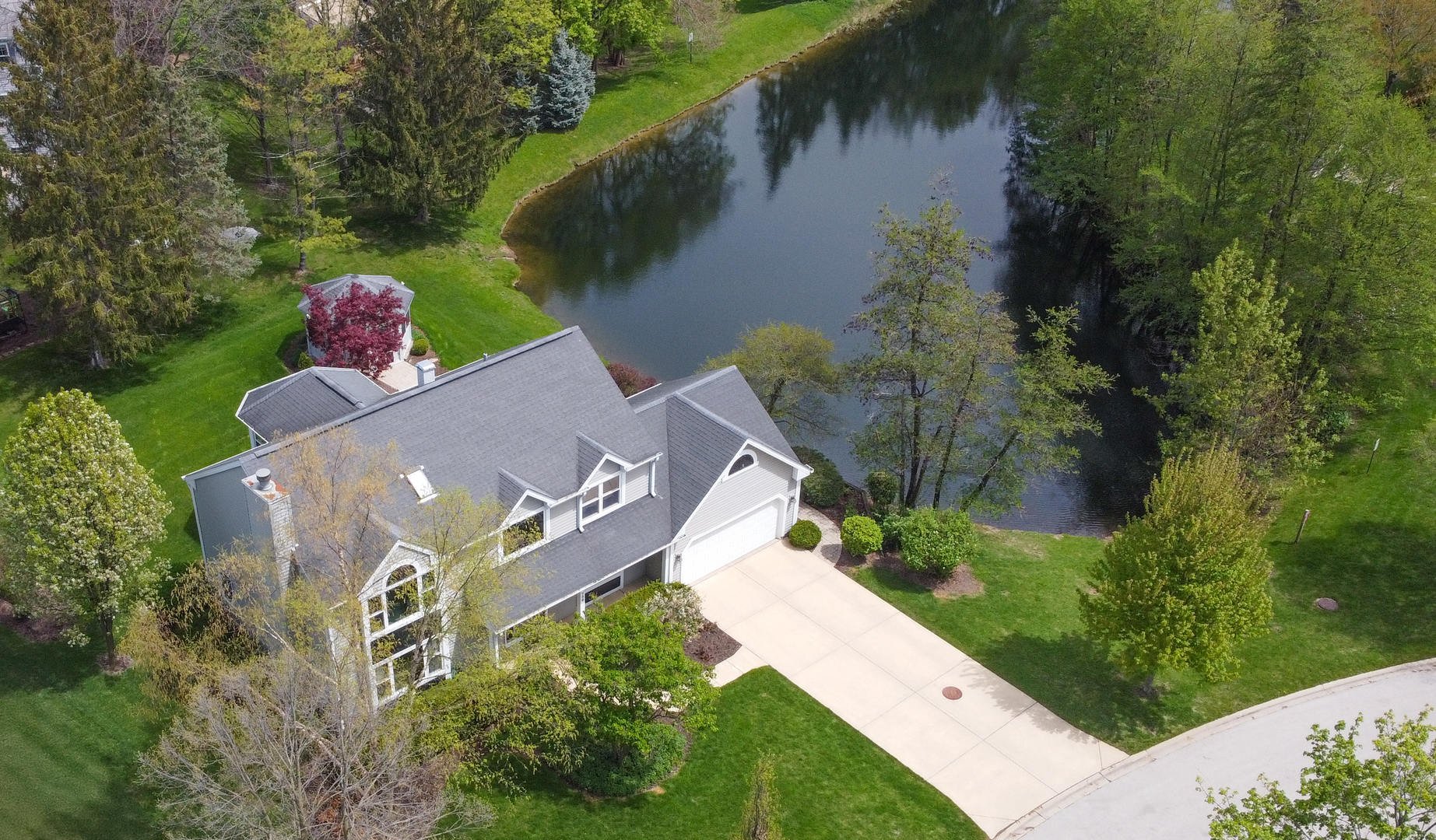 Property Photo: 736 Crab Tree Lane IL 60103