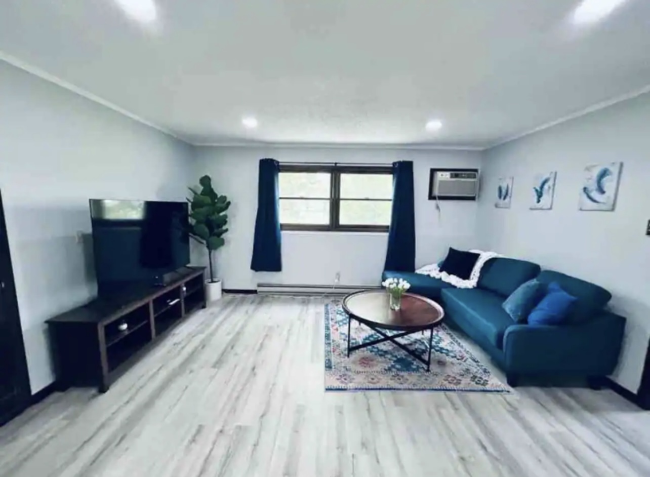 Property Photo: 315 Bush Street 4 IL 60115