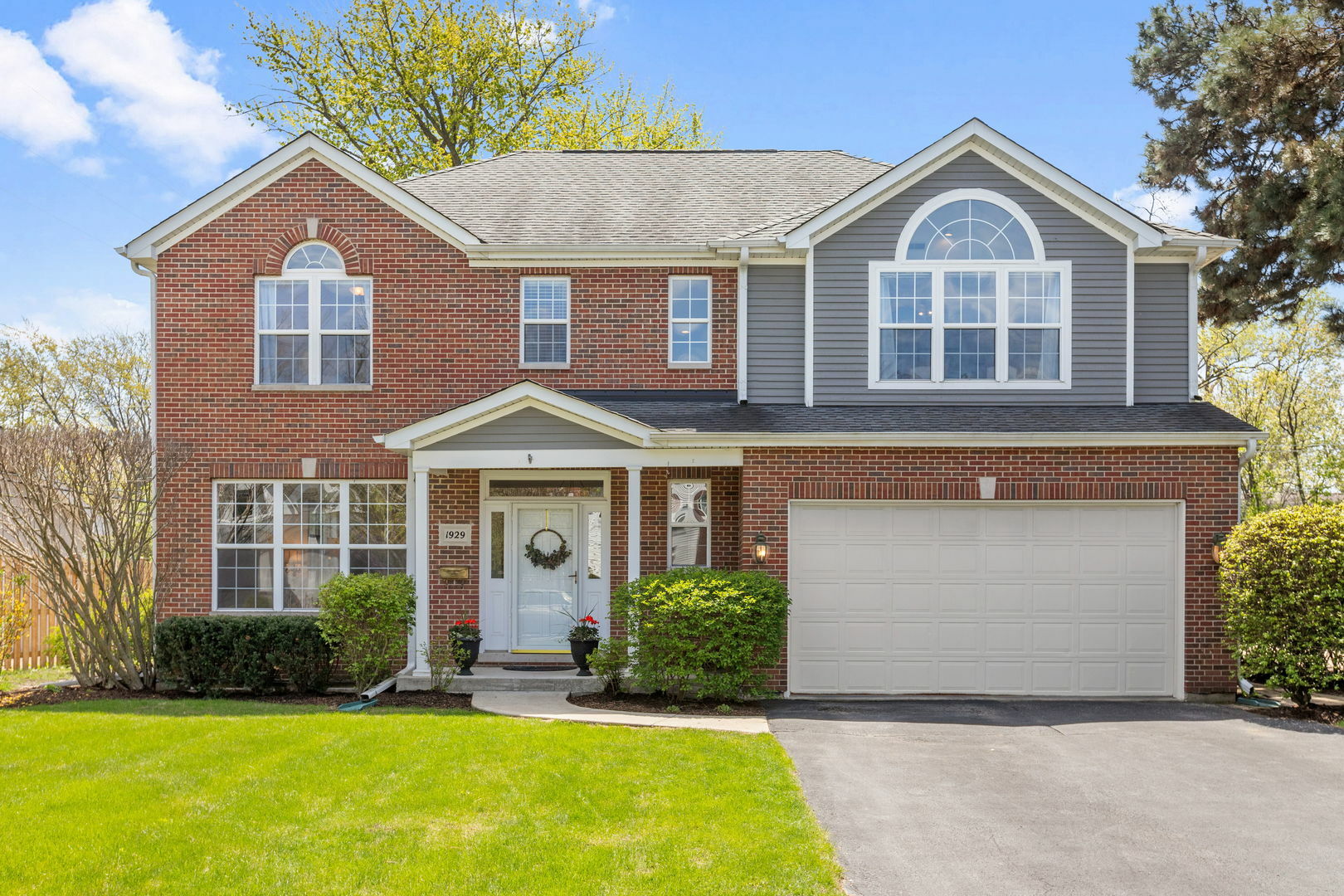 Property Photo: 1929 Robincrest Lane IL 60025