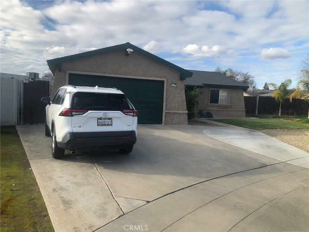 Property Photo: 2545 N Cecelia Avenue CA 93722