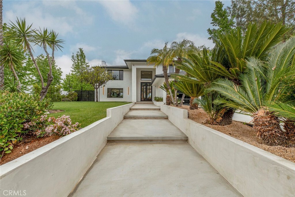 Property Photo: 18101 Green Meadow Drive CA 91316