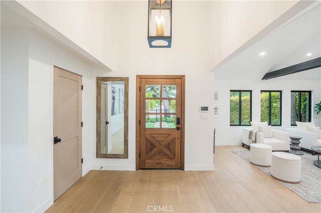Property Photo: 13541 Chandler Boulevard CA 91401