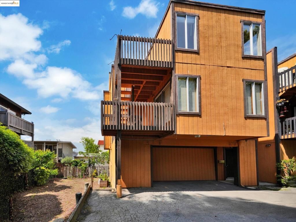 Property Photo:  1715 Liberty St 1  CA 94530 