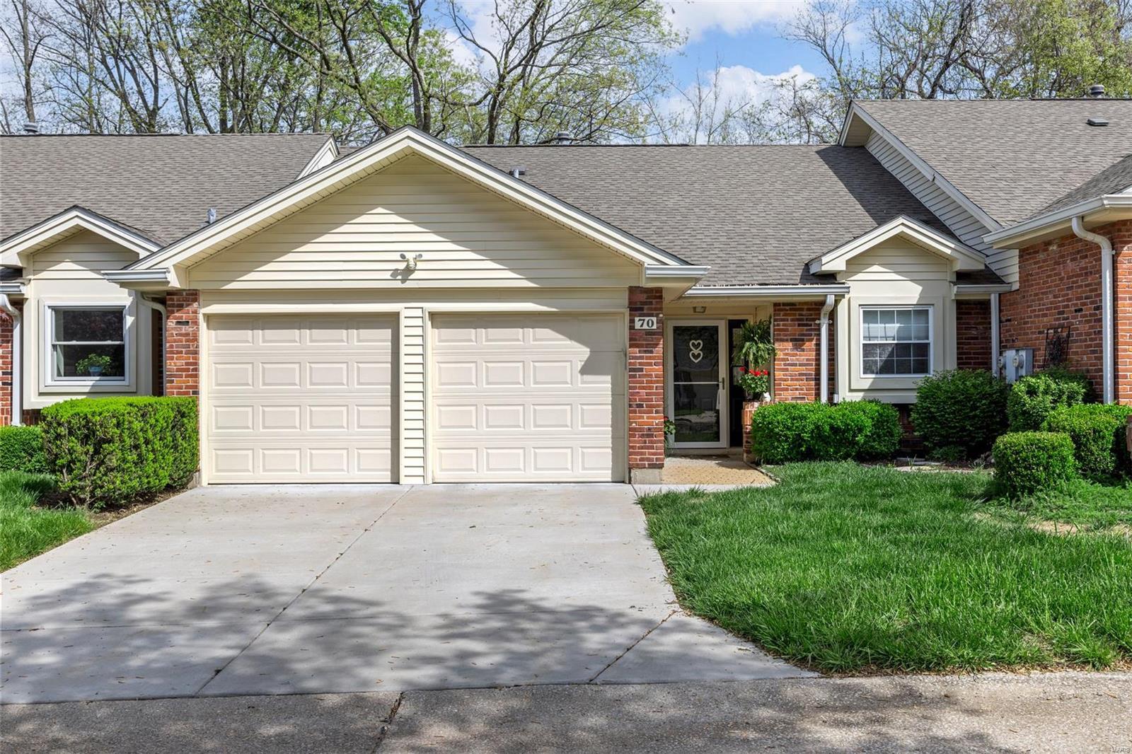 Property Photo: 70 Willowyck Court MO 63146