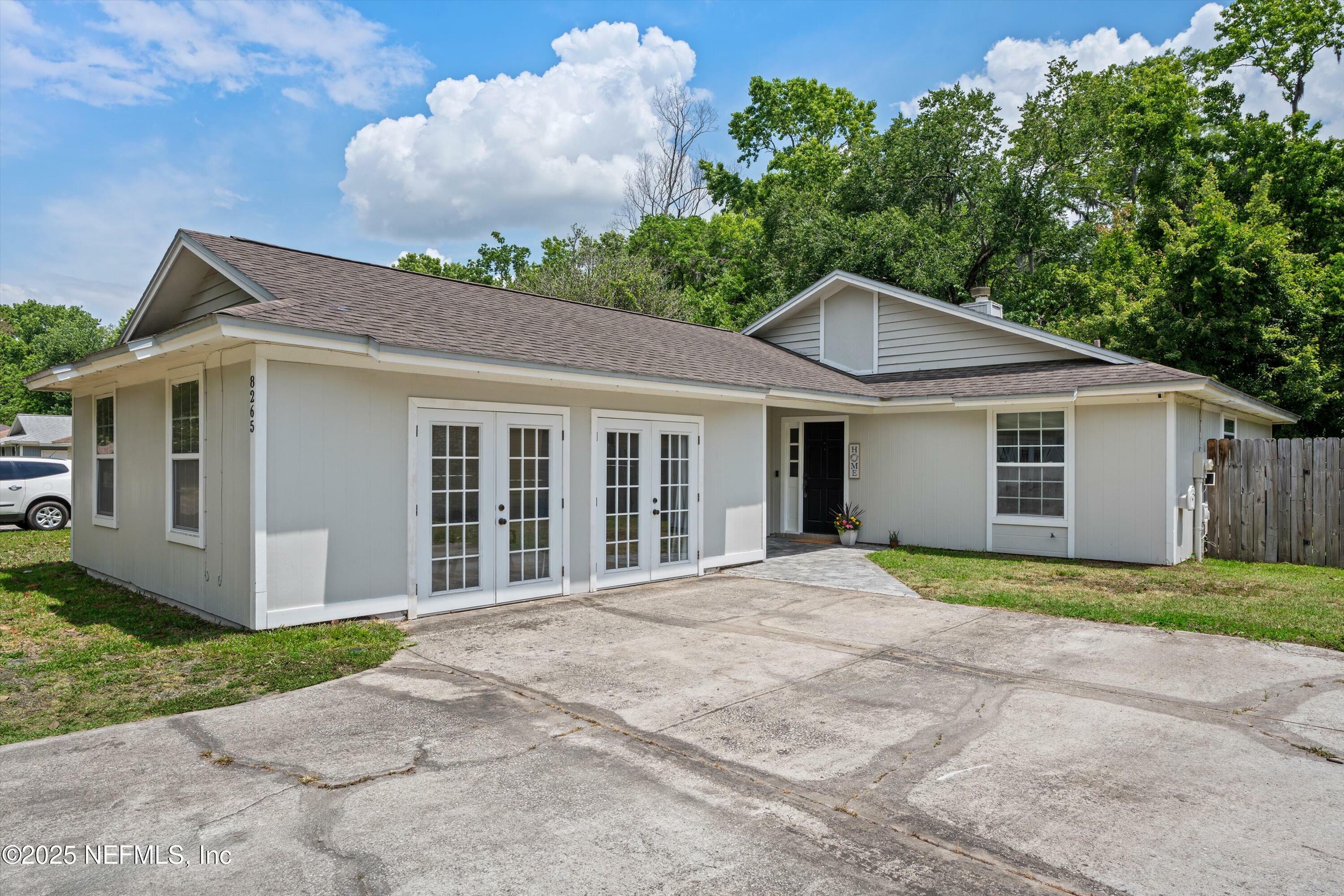 Property Photo: 8265 Lake Woodbourne Drive E FL 32217
