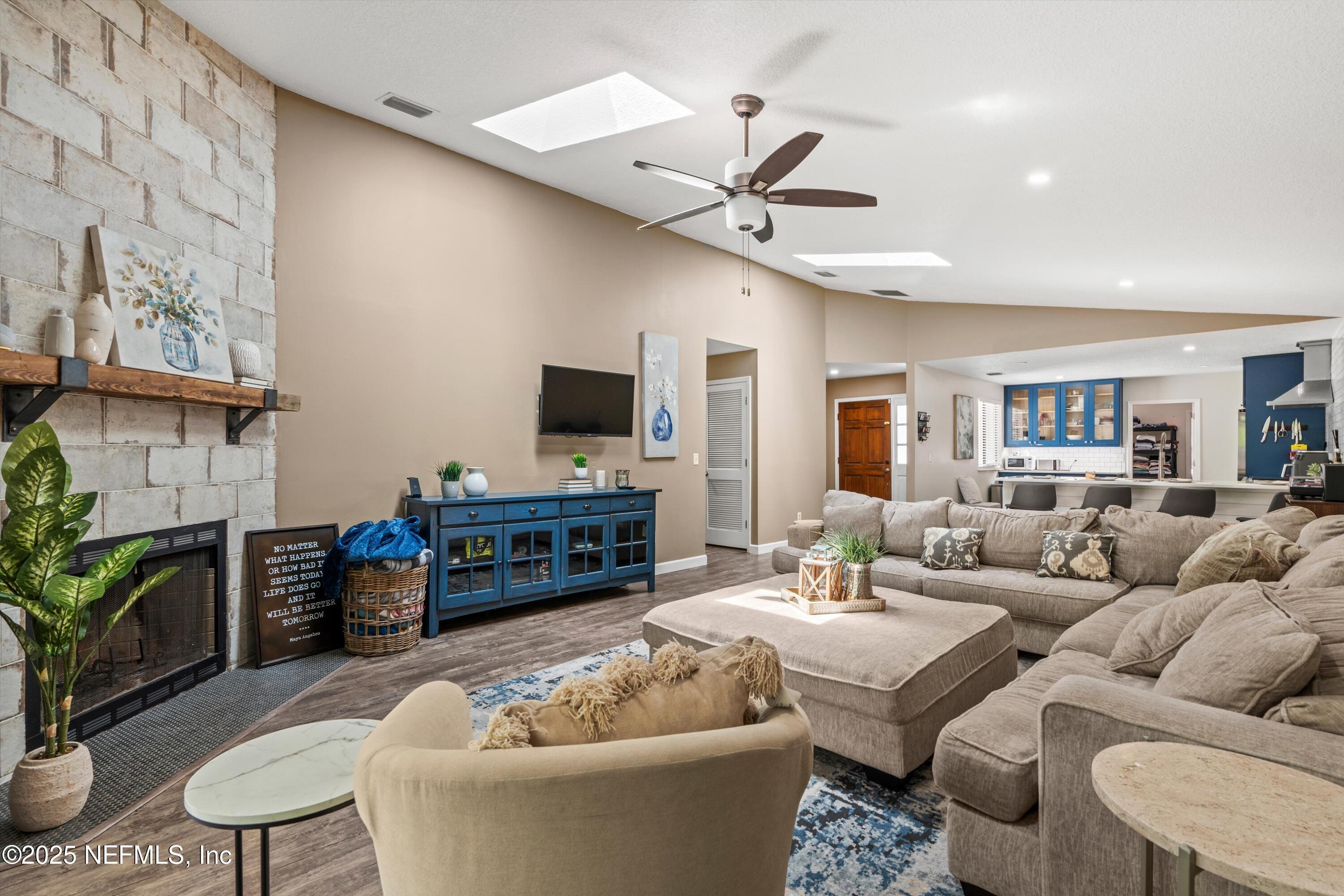 Property Photo: 8265 Lake Woodbourne Drive E FL 32217