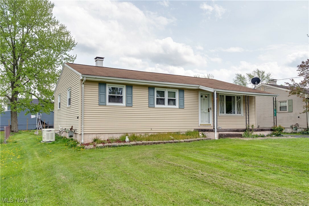 Property Photo: 1015 Annabelle Street OH 44437