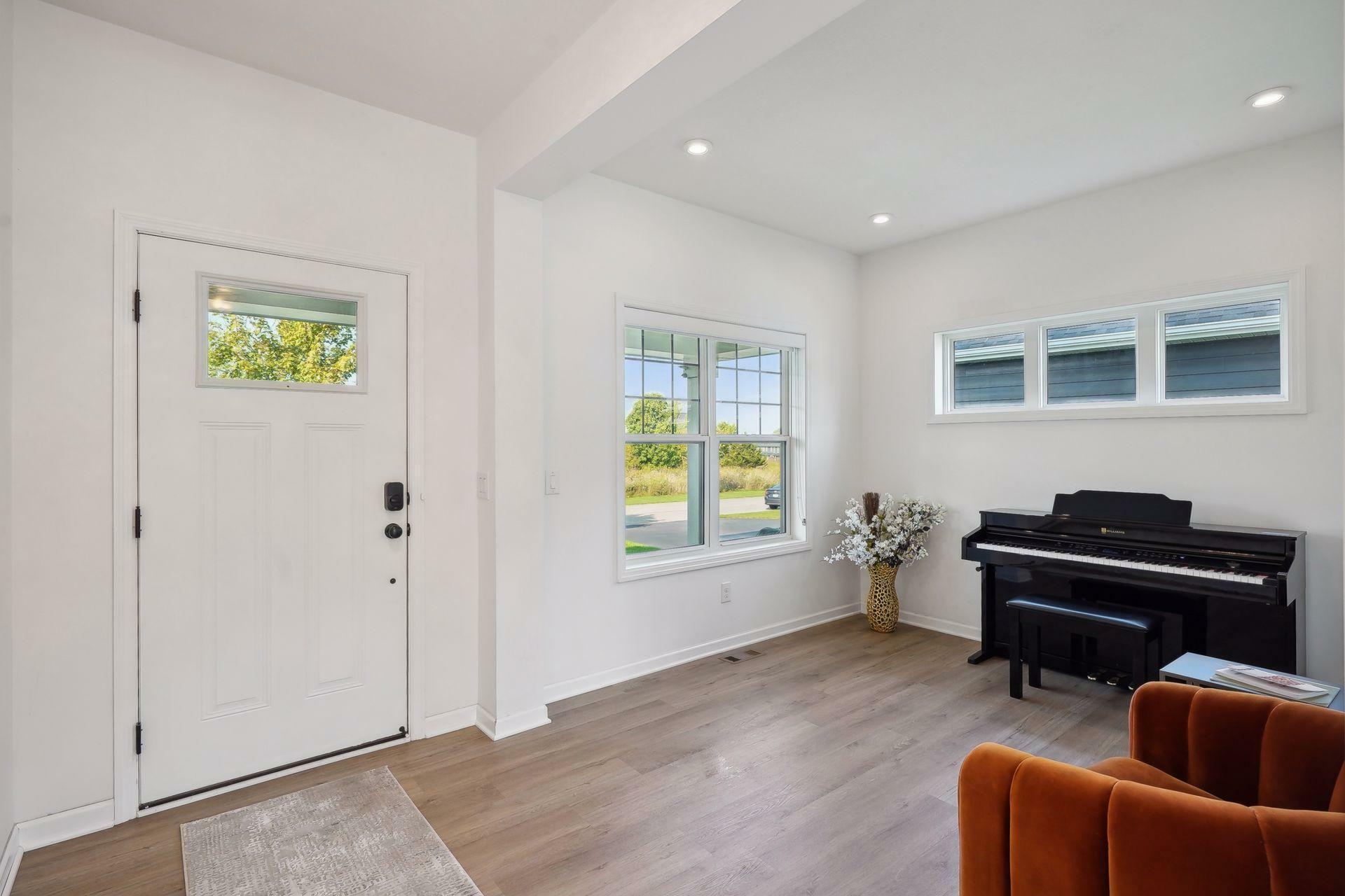 Property Photo: 4316 Woodland Cove Parkway MN 55331