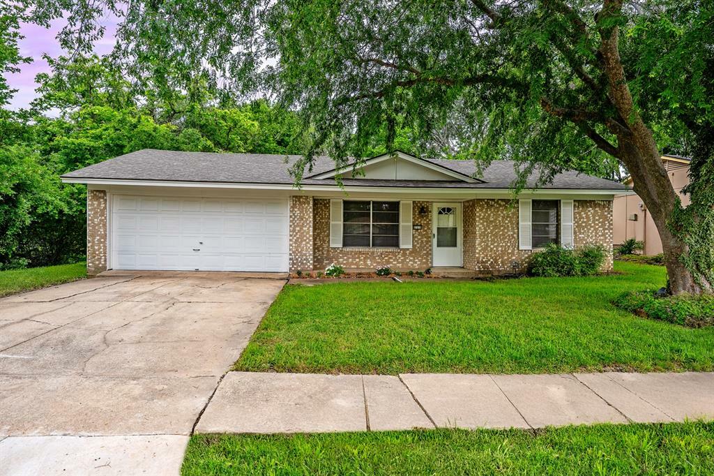 Property Photo: 217 E Iowa Street TX 75090