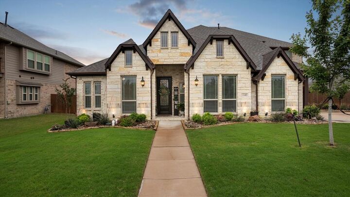 Property Photo: 440 Wildwood Court TX 75165